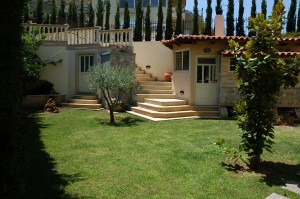 The big independent BBQ room at the back yard