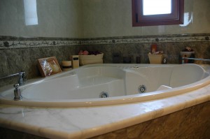 The big bathroom of the master bedroom (3rd floor)